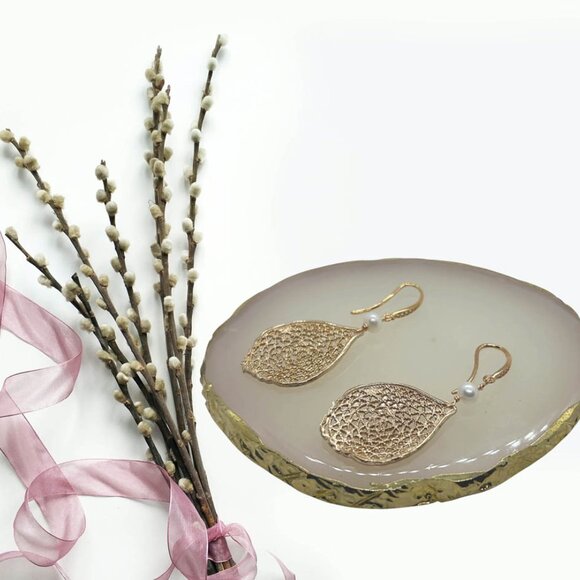 Mesh Design Treardrop Earrings With Pearl - Picture 4 of 5